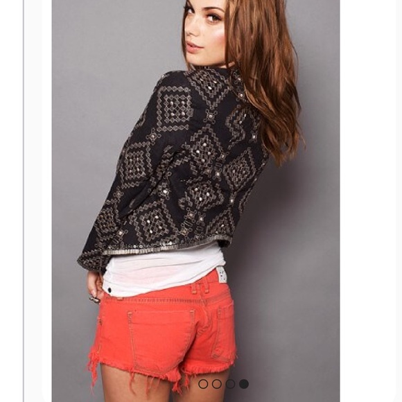 NWT WILDFOX FRIDAY NIGHT RED DISTRESSED SHORTS 28 - Picture 5 of 8